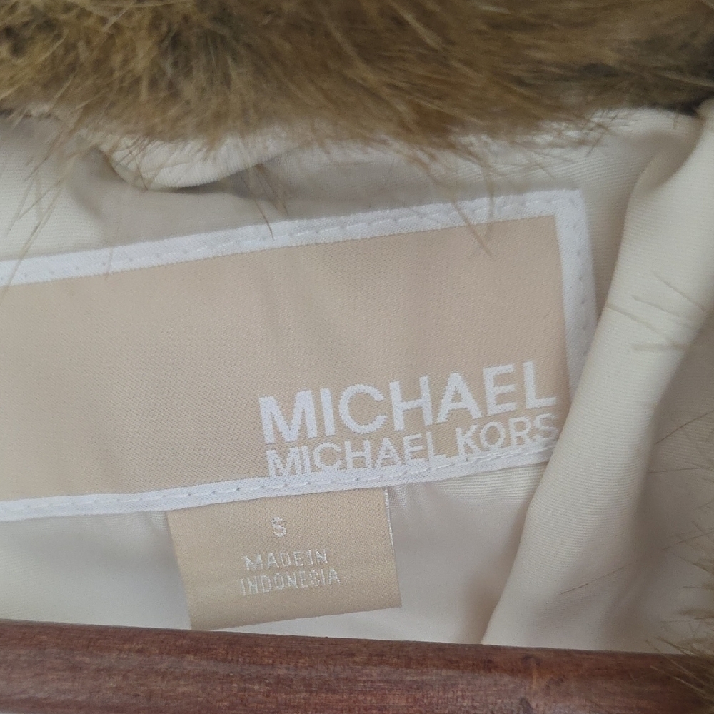 Women Michael Kors Puffer Coat - Picture 11 of 11